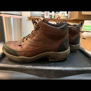Ariat women’s terrain h2o waterproof boots. Brown with black. Size 7b.